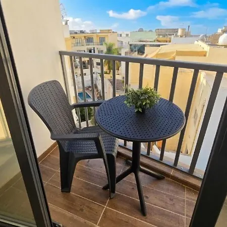 Modern Swieqi Sleeps 6 10 Mins To Stjulians